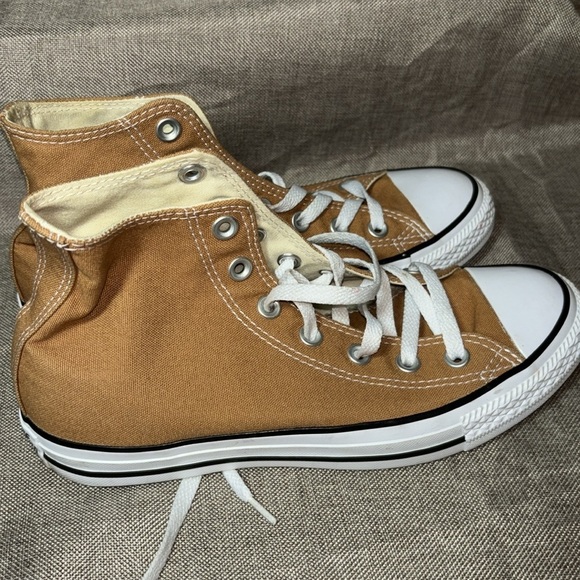 Converse Chuck Taylor All Star Hi-Top Sneakers
Men 6/ Woman 8 UNISEX - Picture 6 of 11